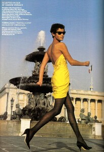 uk_vogue_mar_1990_15.thumb.jpg.38b7b6acbe41840ded25f9345bfdf2d6.jpg