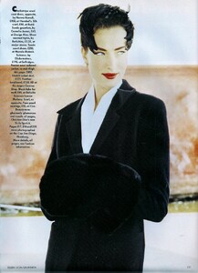 uk_vogue_nov_1991_8.thumb.jpg.a316e31a2f9ac70052e8432564e70f6b.jpg