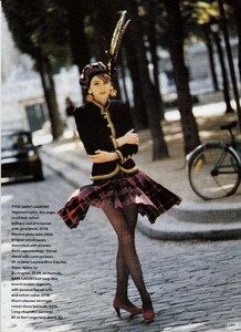 uk_vogue_sept_1990_25.thumb.jpg.b76f34254fe56d222337b449268b1704.jpg