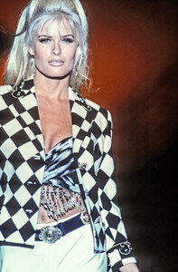 versace-hc-ss-1992.thumb.jpg.737c1295afb6658a145e58daa45cac30.jpg