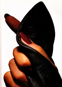 vogue_uk_oct_1988_17.thumb.jpg.dceb46e177dab08aee5b86cea578678f.jpg