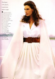 vogue_uk_oct_1988_30.thumb.jpg.86209fd21bf86714f245063dd2033ece.jpg