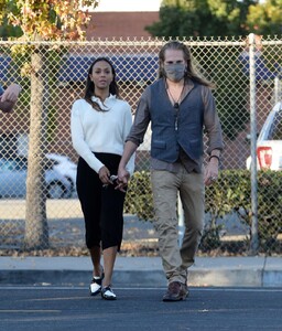 zoe-saldana-at-a-birthday-celebration-in-los-angeles-11-13-2020-2.jpg