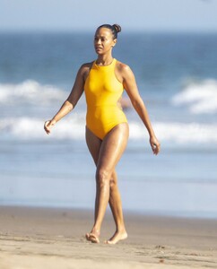 zoe-saldana-in-swimsuit-at-a-beach-in-malibu-09-06-2020-1.jpg