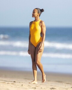 zoe-saldana-in-swimsuit-at-a-beach-in-malibu-09-06-2020-11.jpg