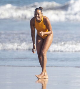 zoe-saldana-in-swimsuit-at-a-beach-in-malibu-09-06-2020-12.jpg