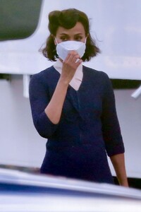 zoe-saldana-on-the-set-of-untitled-david-o.-russell-movie-in-los-angeles-01-12-2021-6.jpg