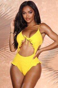 05-06-21Studio6_RT_RL_13-57-09_30_021008_Yellow_P_0738_KL.jpg