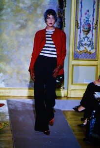 1003390440_jean-paul-gaultier-couture-fall2000(3).thumb.jpg.f23b4cf5f026d50bce2dfe446f92d5d9.jpg