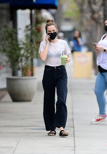       zoe110521BZNimage107.jpg