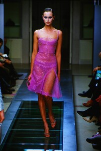 1050216546_atelier-versace-fw-2000(13).thumb.jpg.835b5a12399446debca665590d92458a.jpg