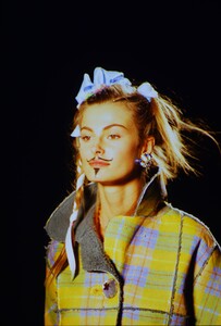 1051992835_john-galliano-fall-2000(1).thumb.jpg.e37fbf83cb419721b4e48d17cb488187.jpg