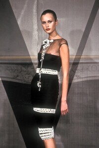 1064818244_Valentino1998HauteCouture72.thumb.jpg.7fb5294f8368bb0935b05f4ea85908c6.jpg