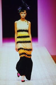 1080162836_ChristianLacroixCoutureFall1999 (2) .thumb.jpg.1f4ce28c24e119cbaa1669eb2c1fcdad.jpg