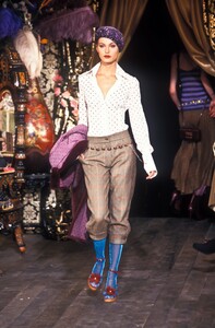 1111207730_DolceGabbana2000WomenRTW59.thumb.jpg.c7e3e58d96a96c6e1c099b2e35be0445.jpg