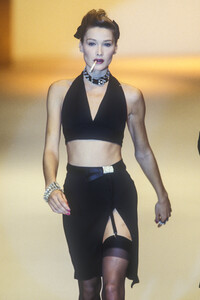 1111247914_Blumarine1995WomenRTW105.thumb.jpg.776a4d414ecbe23869505a29040b5e93.jpg