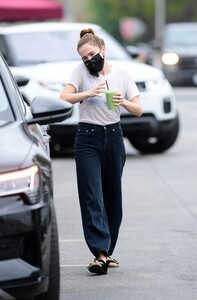       zoe110521BZNimage127.jpg