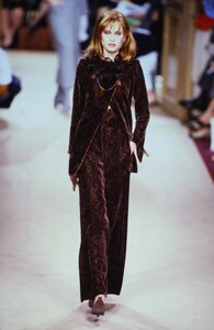 1173394205_emanuel-ungaro-hc-fw-1996 (2) -Copy.thumb.jpg.31587c7910b7199d4250a1a8f80a35fc.jpg