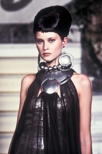 1201081800_JeanPaulGaultier1999HauteCouture50.thumb.jpg.8c8e9db863b656e743b036cb0c88ab1b.jpg