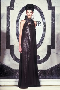 1221482446_JeanPaulGaultier1999HauteCouture47.thumb.jpg.aa7decaf2cf7c56633d478307a9615b6.jpg