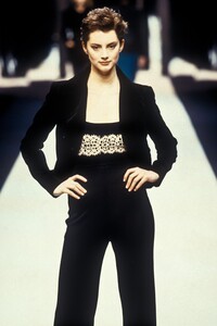 125216184_HerveLeger1997WomenRTW121.thumb.jpg.5a10c5b1e44f0f4b47b0845896f28add.jpg