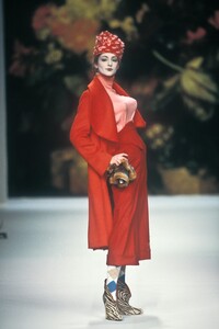 1260194127_VivienneWestwood1995WomenRTW42.thumb.jpg.a30b9bade8f6065b38ce06c700cdff26.jpg