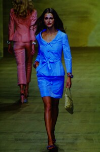 1295090819_blumarine-ss-2000(11).thumb.jpg.98d63ca52fba196f4371849c5dd097c3.jpg