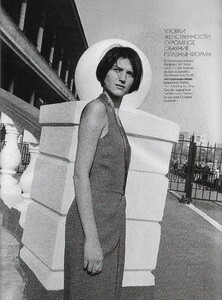 ELLE Russia February # 88 2004 44.jpg