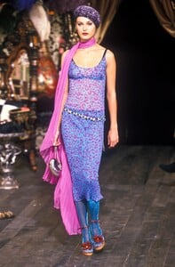 1327414614_DolceGabbana2000WomenRTW82.thumb.jpg.7725bb9defca7723ee7484694266eac7.jpg