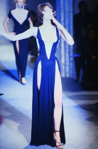 1358997304_THIERRY-MUGLER-COUTURE-SPRING-1998(13).thumb.jpg.3b1d19bdd38527d232df80b10f29594f.jpg