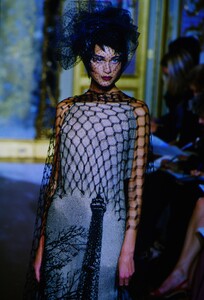 1394034853_jean-paul-gaultier-couture-fall2000(12).thumb.jpg.b418742bb648365b7dce4fce2eb3f680.jpg