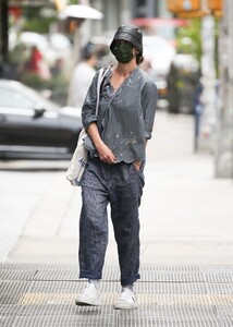 hol110521BZNimage102.jpg