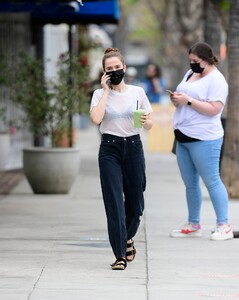       zoe110521BZNimage116.jpg