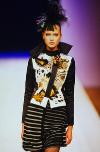 1433197424_ChristianLacroixCoutureFall1999 (11) .thumb.jpg.41a28e9ab3e78cdd8944bc69c98e0cdb.jpg