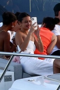 Sara-Sampaio,-Shanina-Shaik-and-Jasmine-Tookes---The-Victorias-Secret-yacht-party-in-Miami-Beach-04.jpg