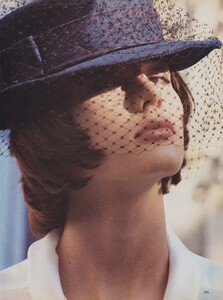 1446379618_VOGUEUSJan198406.thumb.jpg.8c97e13613fa91080769cab40b51457e.jpg