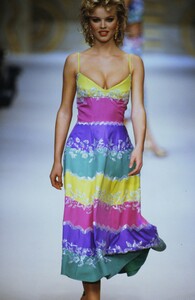 1447460819_valentino-ss-1993(4).thumb.jpg.ae6da31d8babbe64e38c119bb8157187.jpg