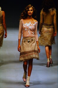 1468496482_blumarine-fw-1999(10).thumb.jpg.d307119032206342c03803e63cb812f3.jpg