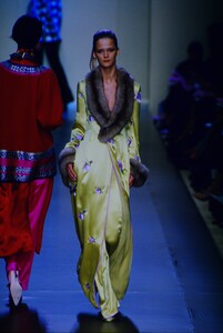 1489955131_balmain-hc-fw-2000(1).thumb.jpg.37dd64a0c2b5842389f8375d3e65b0bc.jpg