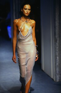 1490392247_THIERRY-MUGLER-COUTURE-SPRING-1998(7).thumb.jpg.402d907f83d320d995b5be405965d119.jpg