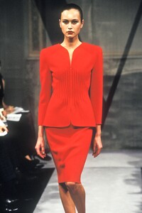 1513138258_Valentino1998HauteCouture58.thumb.jpg.ecae177c5a7af78d91f11b2ece6e6f80.jpg