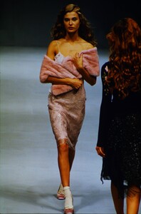 1513594321_blumarine-fw-1999(2).thumb.jpg.72b1e164b3ee402be0f8af43d02ceb40.jpg