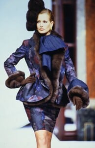 151911572_dior-hc-fw-1992(9).thumb.jpg.bfd6fd90375f85782c210b2115d64891.jpg