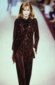 153507522_emanuel-ungaro-hc-fw-1996 (1) -Copy.thumb.jpg.c8d148c4e25a4e1a6800a803bf4bd4da.jpg