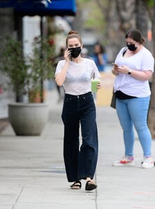       zoe110521BZNimage112.jpg