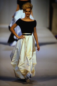 1562373676_HERVE-LEGER-FALL1994(5).thumb.jpg.2d7a2d34be0baeaf929f555fbcbc8856.jpg