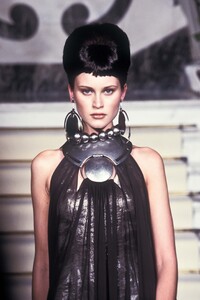 1565053176_JeanPaulGaultier1999HauteCouture49.thumb.jpg.9a0c233a18f2e058be75bf1111fcd54b.jpg