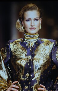 1588199135_dior-hc-fw-1992(5).thumb.jpg.fcb8f27a3563eac829adf5648ecd1928.jpg