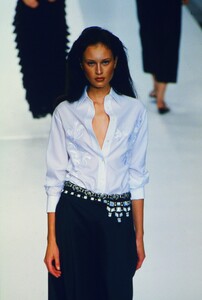 1618714840_valentino-ss-1999(12).thumb.jpg.5e65d9ba92972c2465ec5e7daf2fb13f.jpg