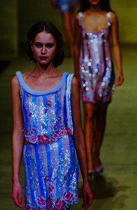 1624226553_blumarine-ss-2000(4).thumb.jpg.acbeb6b47dec049e07fa7b3786b45a17.jpg